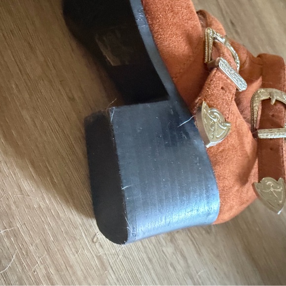 Stylish Tan Ankle Boots in Suede - Picture 5 of 7